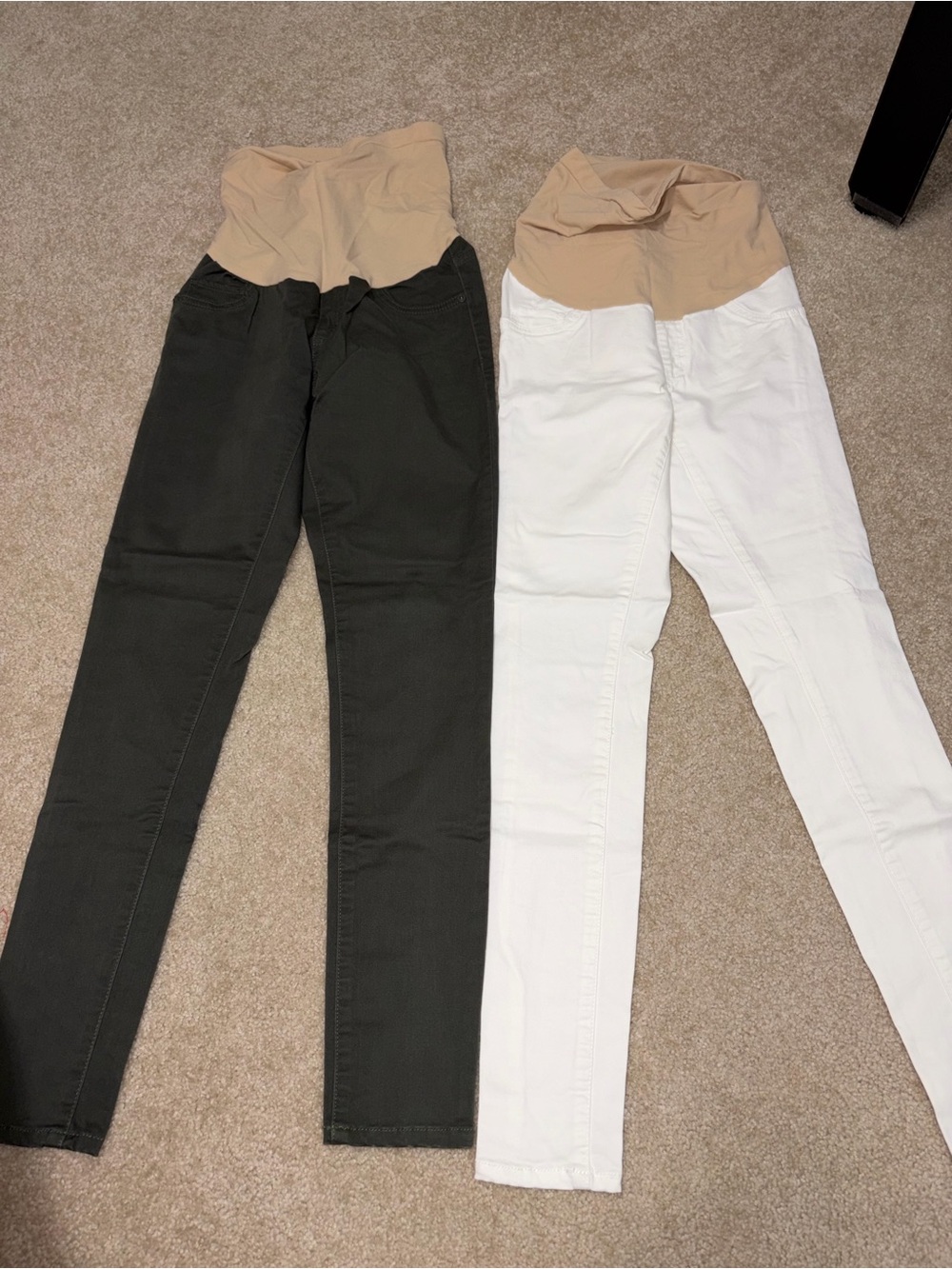 Macys LedMaternity Skinny Pants with Supportive Panel - green (fall color😊)White